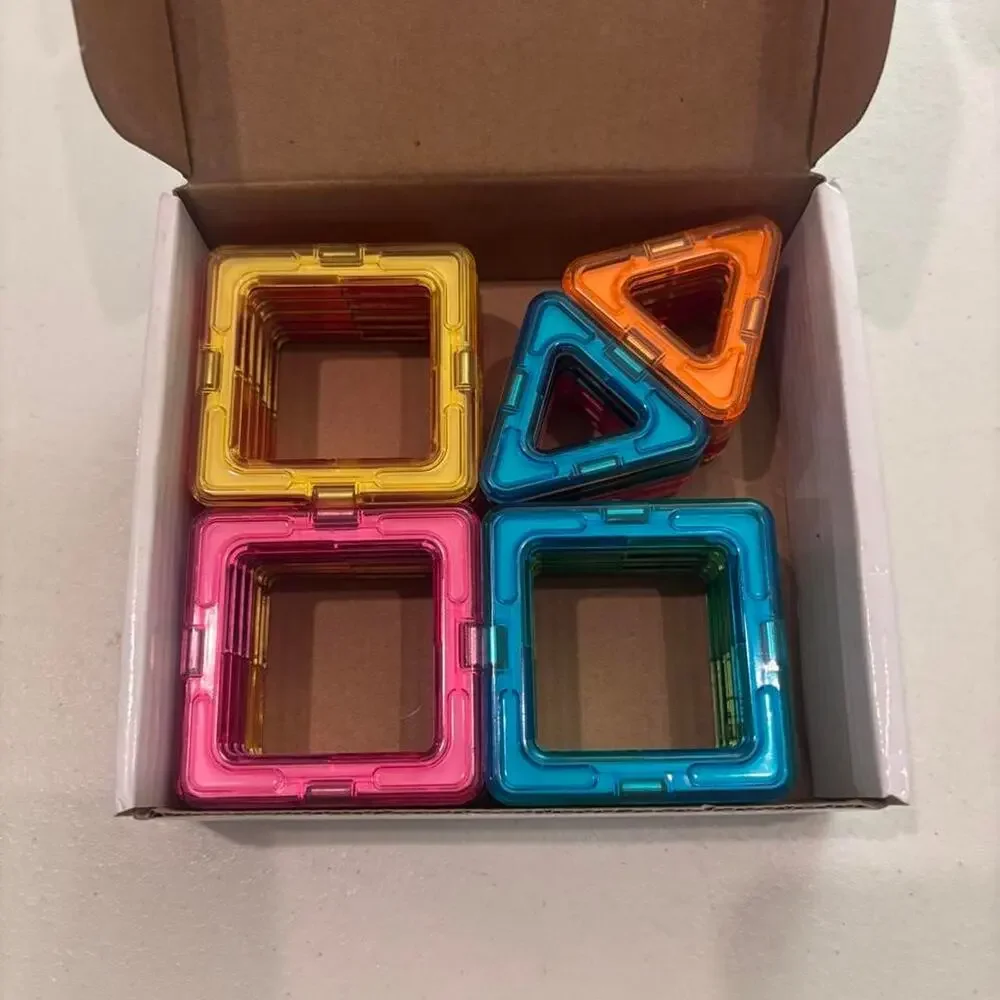 Magnetic building blocks in pink